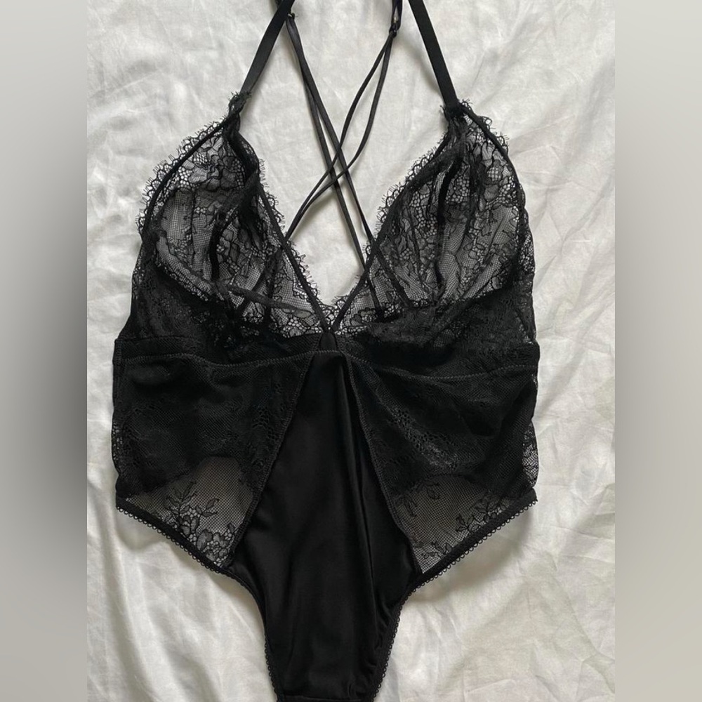 Black Lace Bodysuit
Size Xs/s